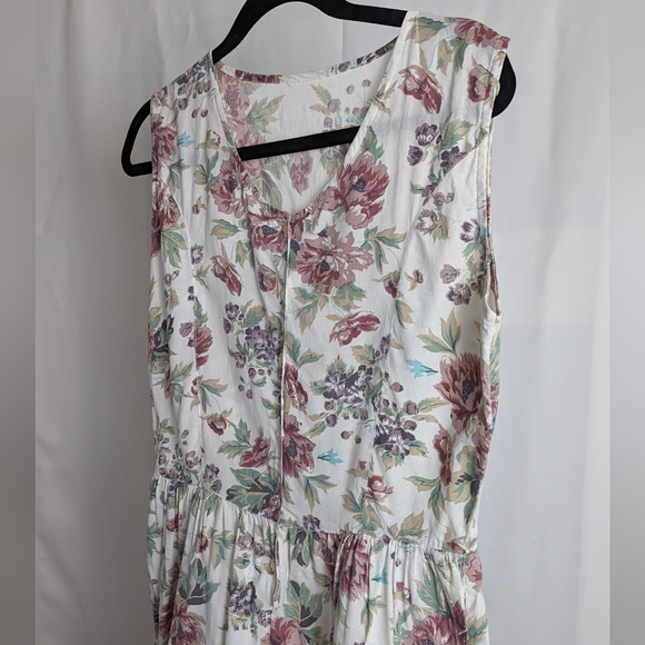 Vintage cottagecore white floral sleeveless romper - Picture 2 of 8